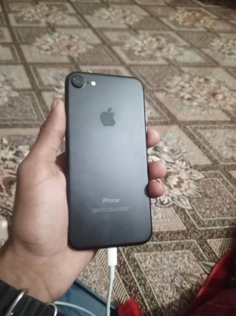Iphone 7 10/10 condition 0