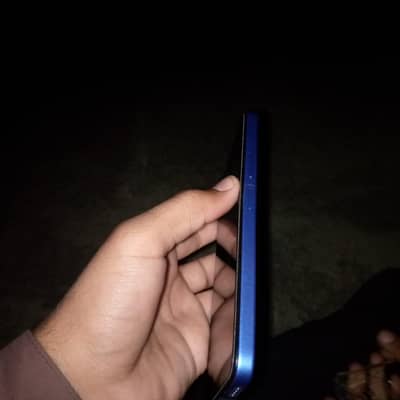 infinix smart 10 new ha bilkul box ni ha charger ha