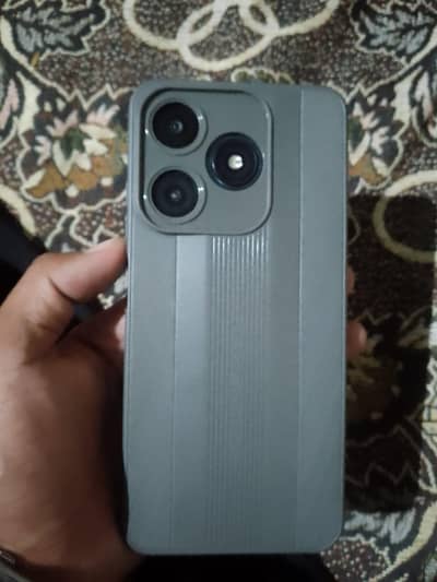 mobile chalney me bot acha he  with box