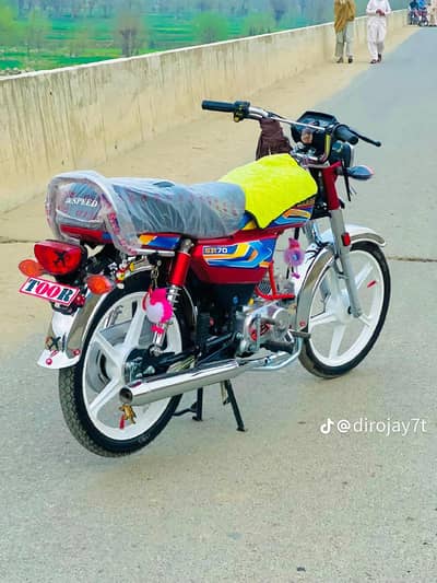 bhai may drive be hu or sale man be hu fast food ka be kam ata h