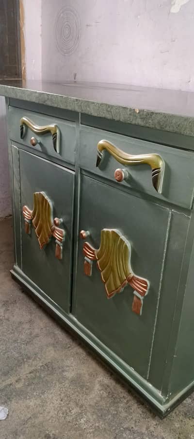 Beautiful Istri stand