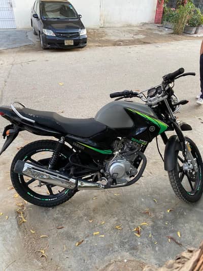 Yamaha YBR 125G  Gray colour 5500 km only