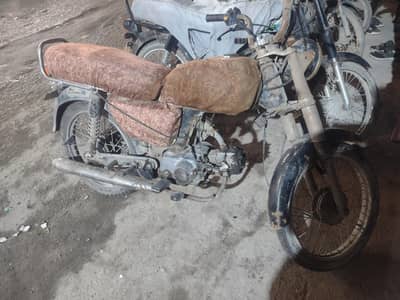Honda 70 1982 model Karachi number 03182509716