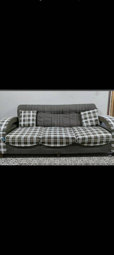 5 seater sofa set. 3+1+1 seater