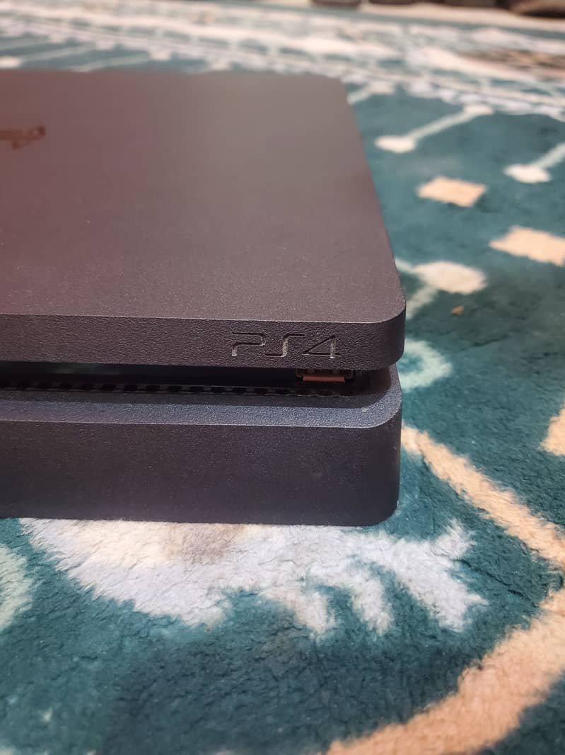 Ps4 slim 1