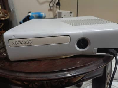 Xbox 360 white colour roughly 1 month used