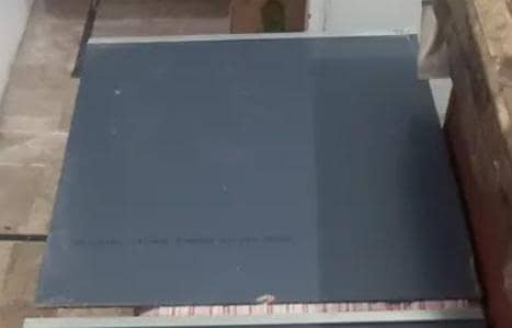 Looking Glass 4mm  ( used ) 2.5 x 3 ft = 1 pcs