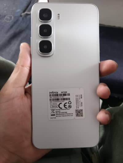 Infinix hot 60i ha 6+4ram/128 gb