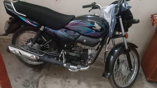 Honda Priodor Black Colour 2025 model 26 steaker