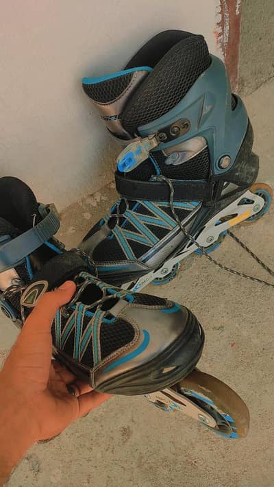 Skating shoes (Roller skates) / Imported .