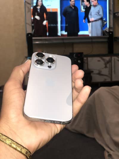 Iphone 15 pro. Jv. 256. With box cable