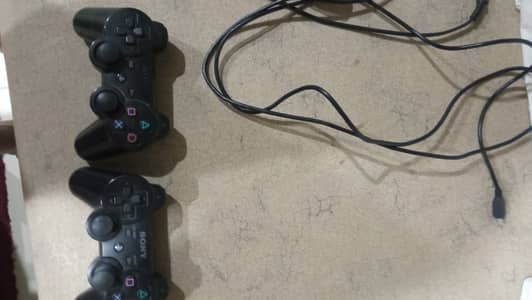 PS3 CONSOLE 500GB, 2 CONTROLLERS, CHARGING LEAD, POWER CABLE, GAMES