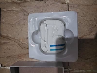 earphones jukul new hai condition mein hai