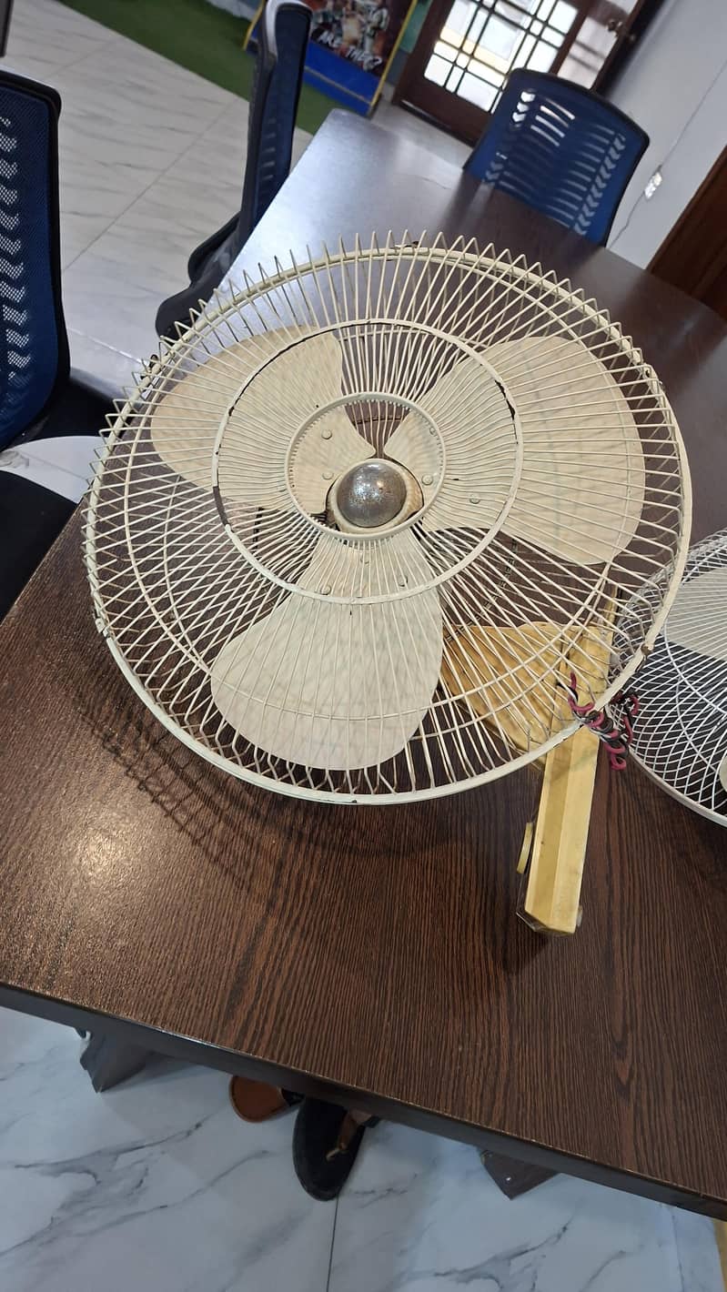 bracket fan 1