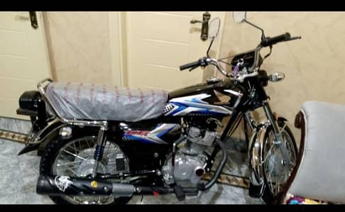 honda cg125genuine new urgent sale August mein nikla ha 25 ky