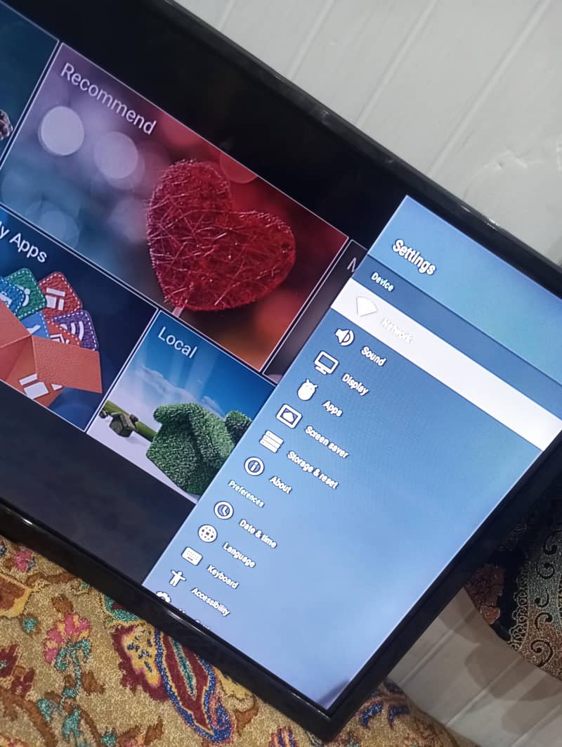 TV WITH ANDROID BOX 2
