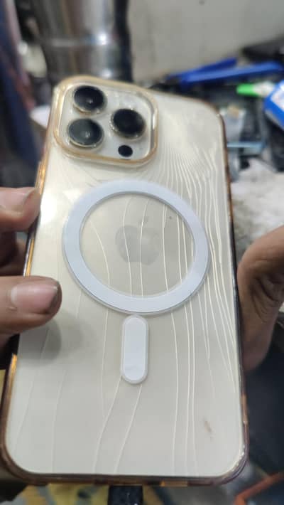 I phone 14 pro max display change