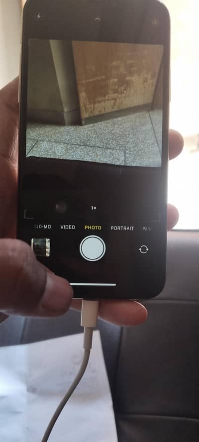 iphone Xs for sale hai jis lena hai number py call karo. 03074940199