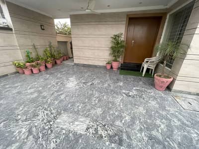 UPPER PORTION OF 10 MARLA HOUSE IN NORTH BLOCK OF BAHRIA ORCHARD LAHORE