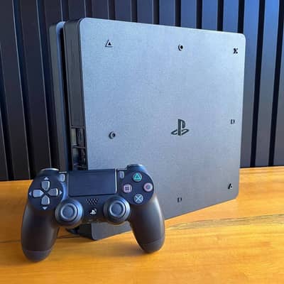 PlayStation 4 Slim (Like Brand New)