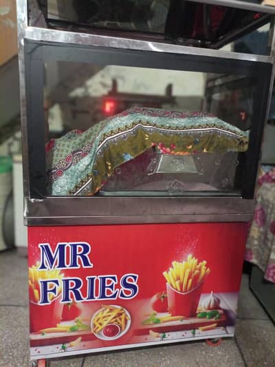 Fries,Shawarma, burger counter For Sale Sheeshy Nhi Hain Isk size 4 /2