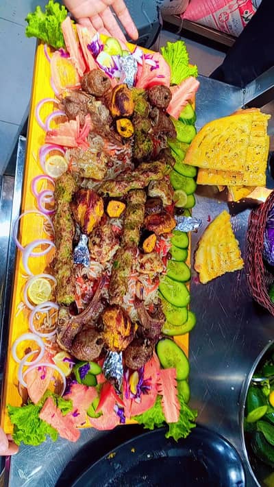 mujy BBQ and roll paratha ki job chaya