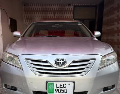 TOYOTA CAMRY  Just like new