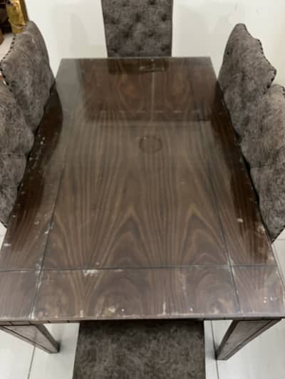 6 seater dining table urgent sale