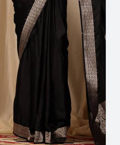 black machli silk sarii