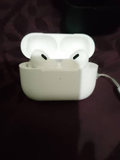 Airpods with cover Important (not origina) with case and new condition