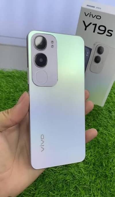 Vivo y19s With original box charger 6 months used