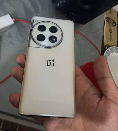 OnePlus 12 - 16/512  - 98% Battery Health - Gaming Beast