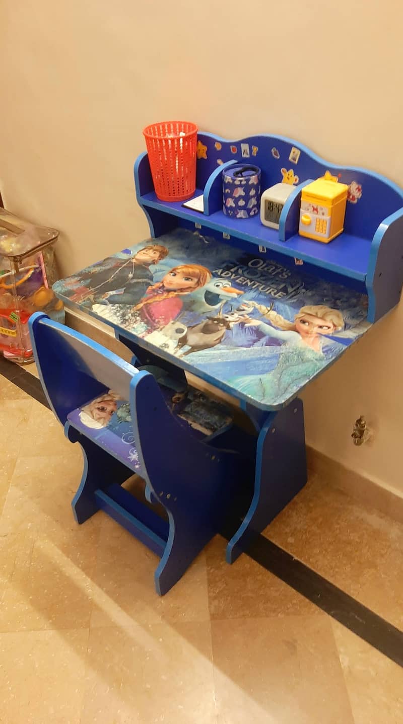 study table and chair 3