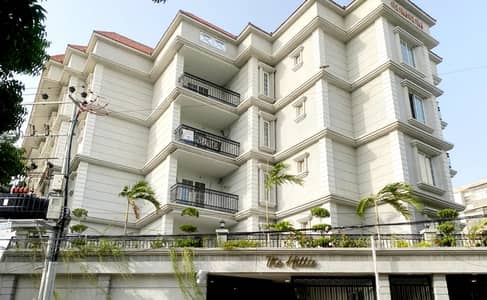 BRAND NEW FLAT IN GULSHAN E IQBAL BLOCK 17 WITH DOCUMENTS TRANSFER