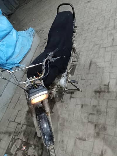 dilux bike all peper clar Sirf Lene wale hi call krin only call all ok