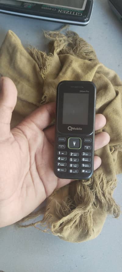 Mobile new hai Sirf open box hai jis Bhai nay Lena ho rabta kr len