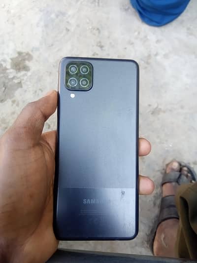 Samsung Galaxy a12 condition 10by8 glass break 4 gb 64 gb with out box