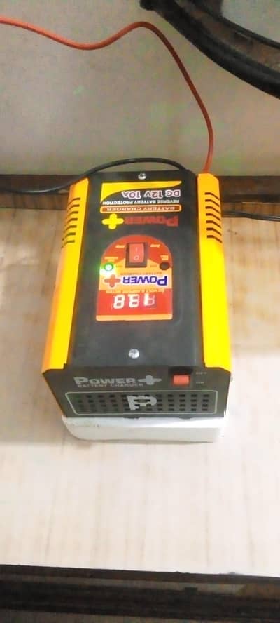 power pllus     Battery charger   new condition