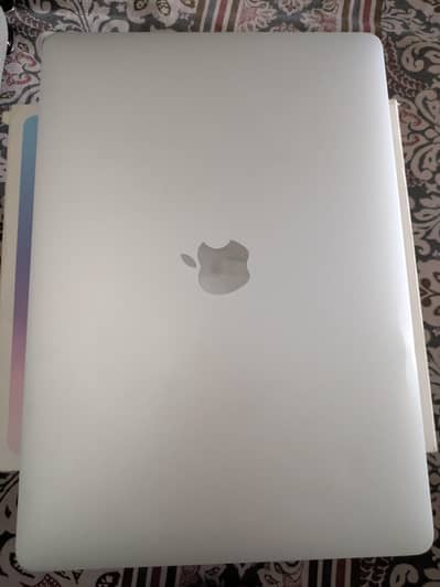 MacBook Pro 2017 Core i7 | 16GB RAM | 512GB SSD | Excellent Condition