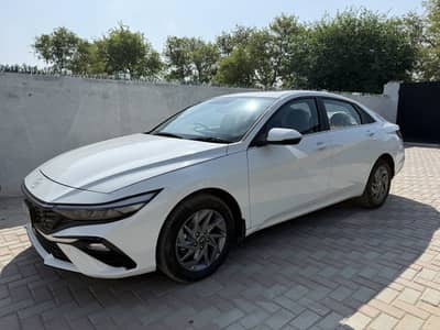 Hyundai Elantra Hybrid 2025