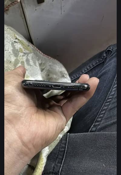 I phone 11 pro 64GB Jv pennal Change back break Exchange posible