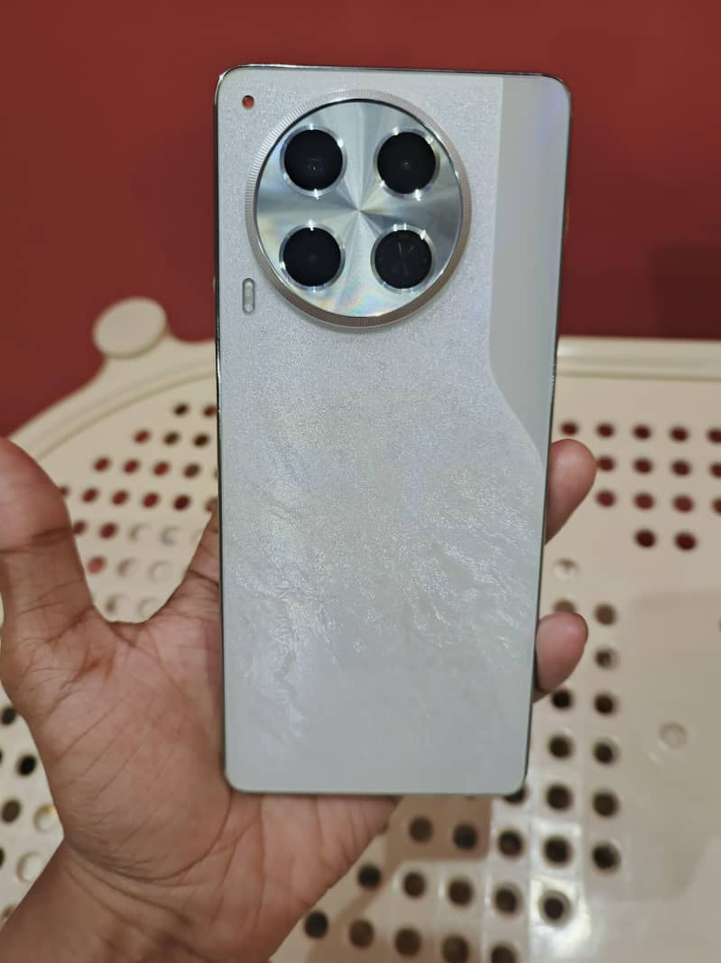 Tecno camon 30 0