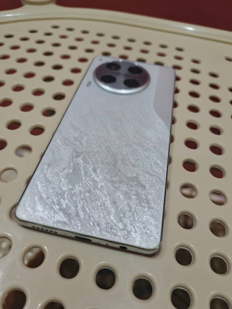 Tecno camon 30 5