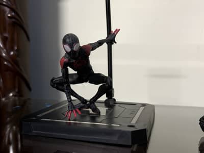 Spider man miles morales BL figure and web shooter