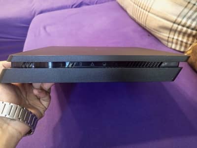 selad ps4 Slim 2 Controllers (1 Original) – Excellent Condition