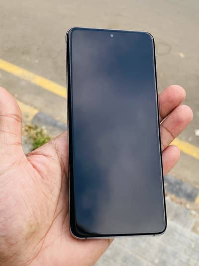 Samsung Galaxy S20 5g mint condition 12 gb ram 128 gb rom kit only.
