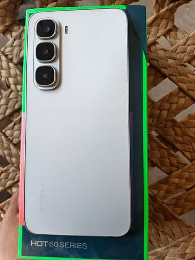 inifinix hot 60i box hi our charger nhi  hi