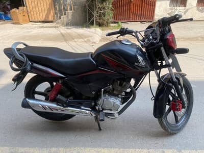 Honda CB125F for sale self start sports bike