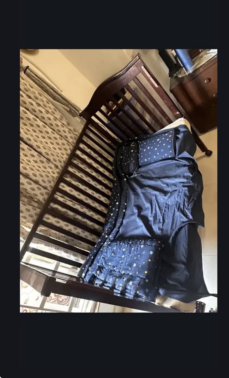 Baby’s cot 2