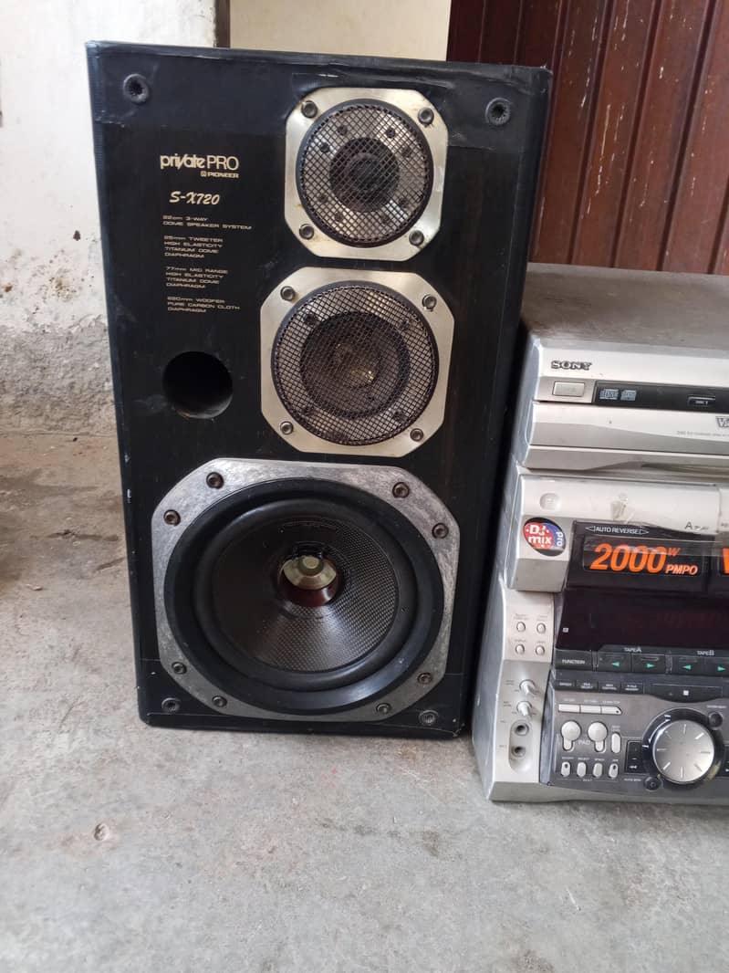 دو ڈبے 8اینچ کے دو ڈبے ایک ایمپلی فیر ہے 2